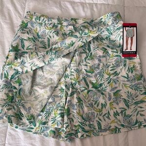 Ellen Tracy Floral Women Shorts - Green and Yellow
